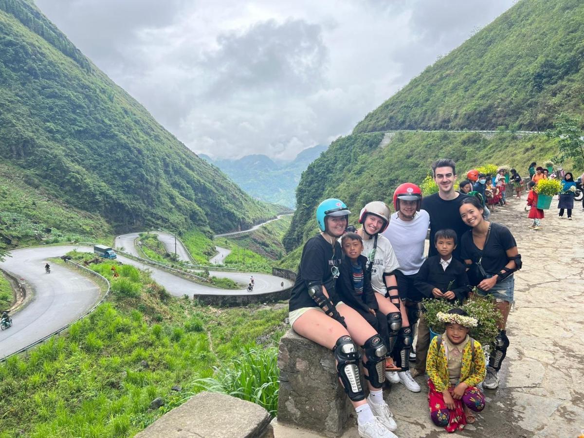 Bong Hostel Ha Giang Loop エクステリア 写真