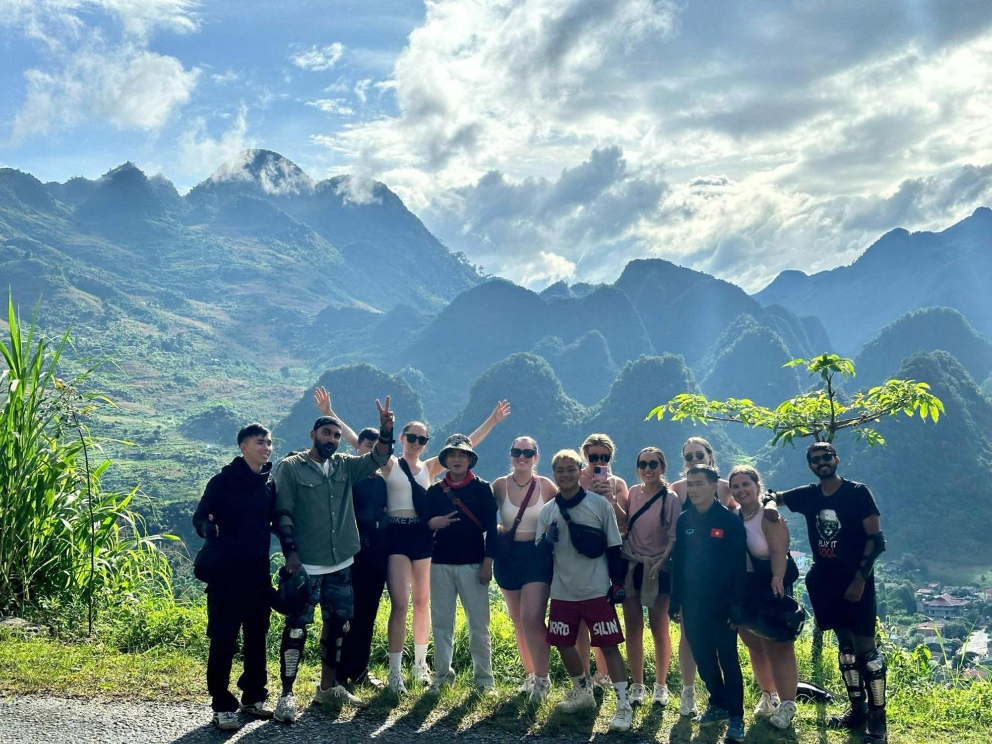 Bong Hostel Ha Giang Loop エクステリア 写真